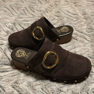 Vince Camuto Canzenee Clogs